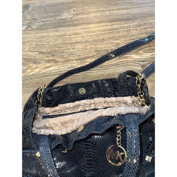 Michael Kors Snakeskin Leather Navy Shoulder Bag. Gold Tone Hardware. Mint. - Picture 4 of 12